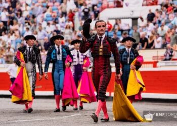 VÍDEO | Damián Castaño tira de épica y vuelve a dar la cara ante la dureza y exigencia de la corrida de Dolores Aguirre en Bilbao