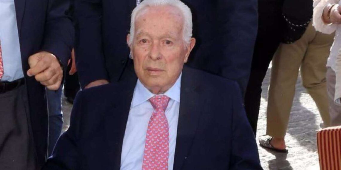 Curro Romero ingresado de nuevo en el hospital por una nueva neumonía: su evolución en las últimas horas es favorable