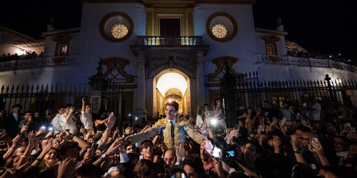 Pablo Aguado vuelve a conquistar Sevilla en una tarde de Puerta del Príncipe con una buena corrida de Jandilla