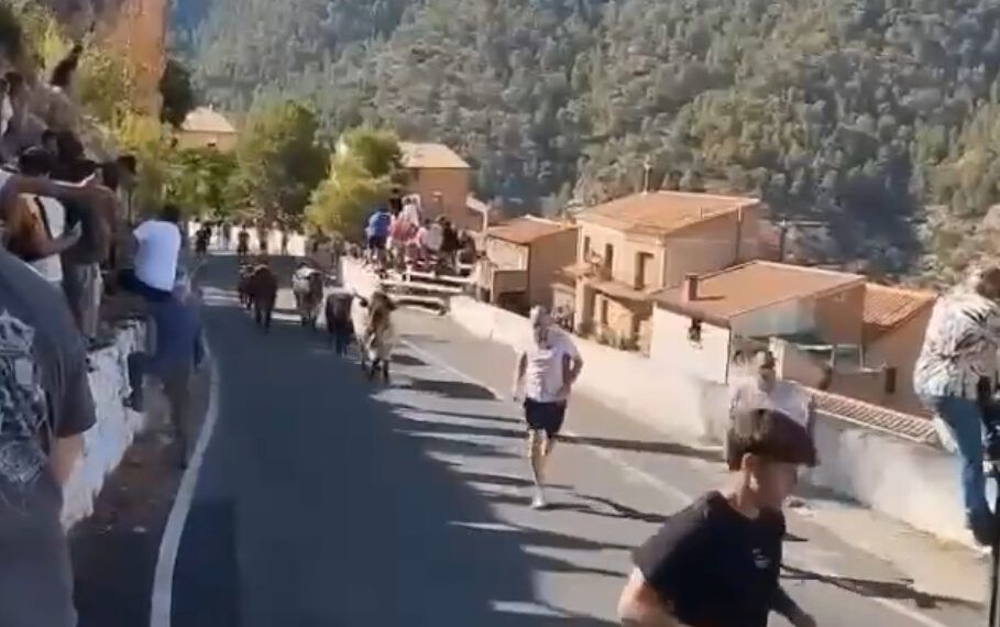 Una mujer de 64 años muere tras ser mortalmente corneada por un toro en el encierro de Ayna (Albacete)