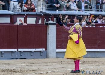 La terna por debajo de la tarde en el duro y exigente ‘examen’ de confirmación a Marco Pérez en Las Ventas