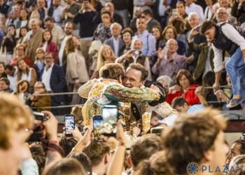 VÍDEO | Así fue la emotiva salida a hombros de Antonio Ferrera y Román en Las Ventas: ambos logran su segunda puerta grande este año en Madrid