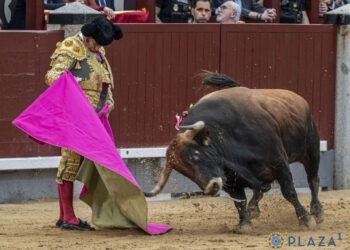 Un puñado de naturales de Morante en una decepcionante corrida en el Día de la Hispanidad en Madrid