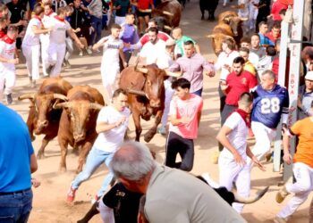 VÍDEO | Así ha sido el tercer encierro de la Fira d’Onda 2026 con toros de Santiago Domecq