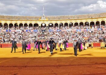 La Maestranza de Sevilla cierra su temporada con un festival a a beneficio de La Estrella y Autismo Sevilla: triunfo de Talavante, que cae herido grave
