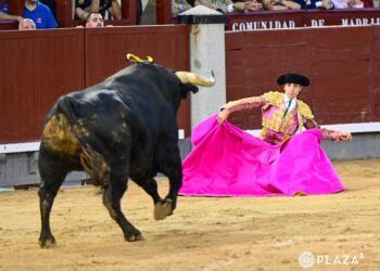 La terna por debajo de la tarde en el duro y exigente ‘examen’ de confirmación a Marco Pérez en Las Ventas