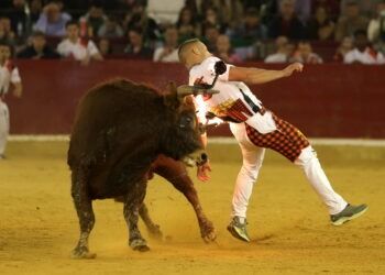 Las impactantes imágenes de las heridas sufridas tras ser alcanzado por un toro embolado en un quiebro en el concurso de Zaragoza