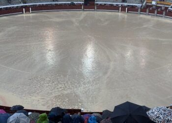 Los toreros deciden tirar hacia adelante a pesar de la lluvia y el mal estado del ruedo en Las Ventas